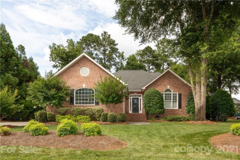 1602 Summit View Drive
