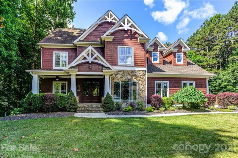 8391 Hounds Crossing Trail