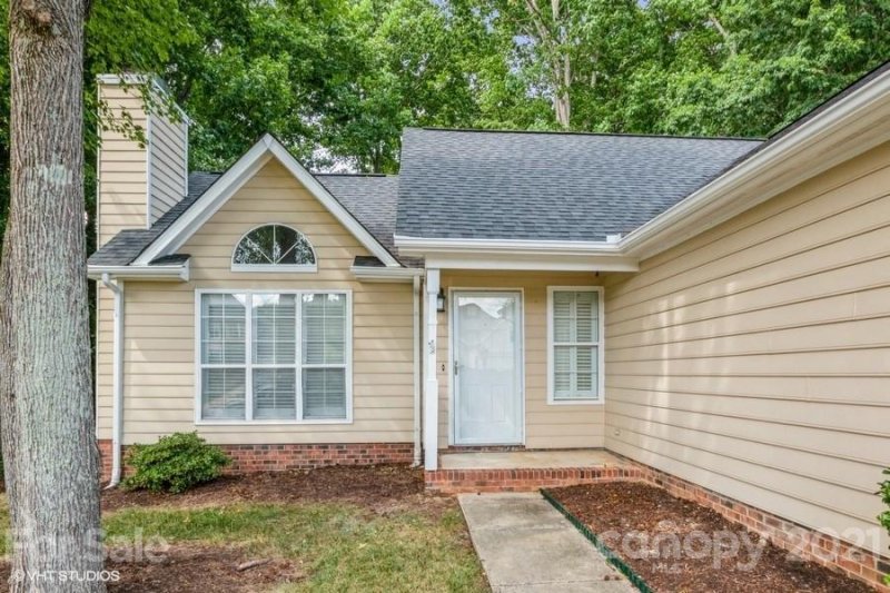 Property image 2 at 4030 Huntmeadow Drive, Charlotte, NC 28269