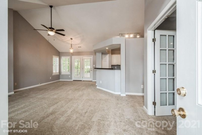 Property image 3 at 4030 Huntmeadow Drive, Charlotte, NC 28269