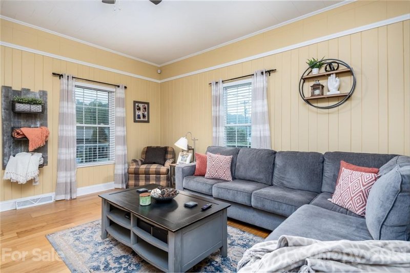 Property image 3 at 208 Catawba Avenue, Hickory, NC 28601