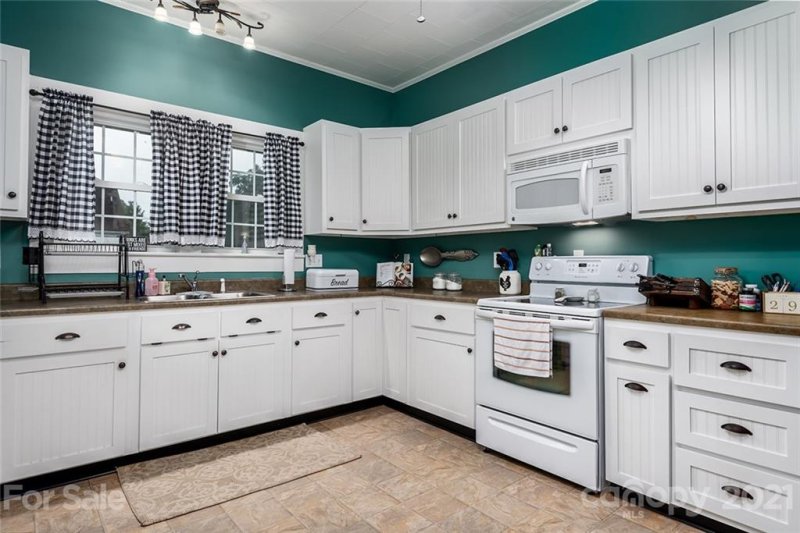 Property image 4 at 208 Catawba Avenue, Hickory, NC 28601