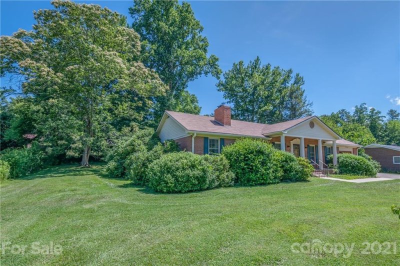 Property image 3 at 117 Brentwood Drive, Hendersonville, NC 28739