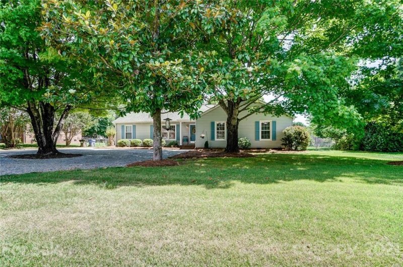 Property image 2 at 13665 Idlewild Road, Matthews, NC 28105