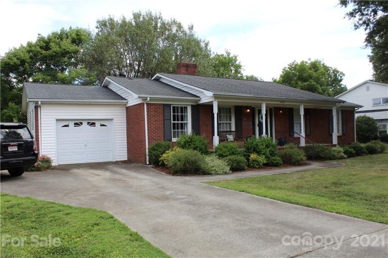 Property image 2 at 2665 Woodcrest Drive, Concord, NC 28027