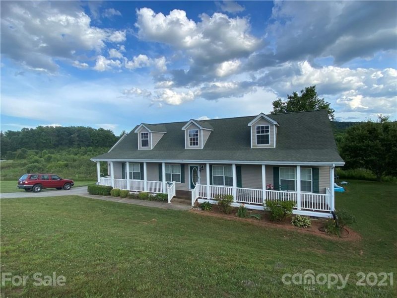Property image 2 at 421 Robertson Drive, Taylorsville, NC 28681