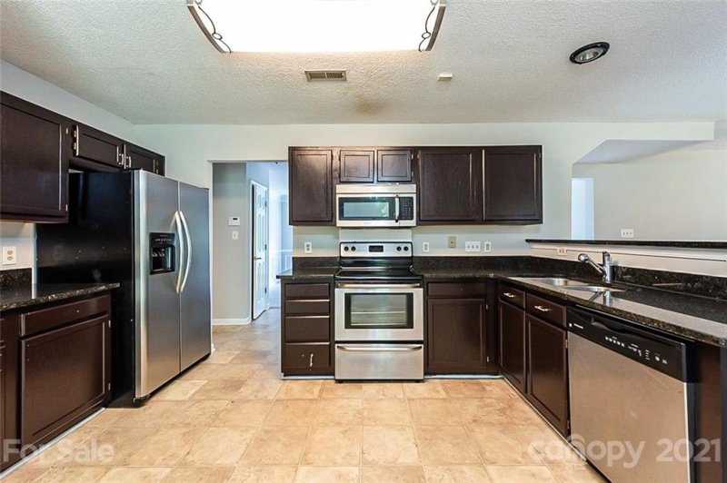 Property image 2 at 6912 Loretta Place, Charlotte, NC 28215