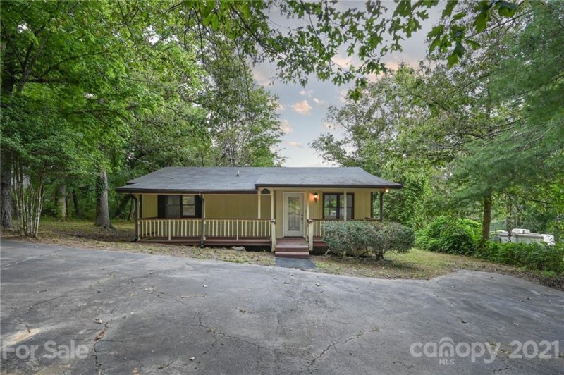 Property image 3 at 216 Vance Street, Hendersonville, NC 28739