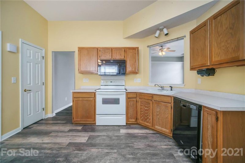 Property image 3 at 4272 Maybrook Court, Concord, NC 28027