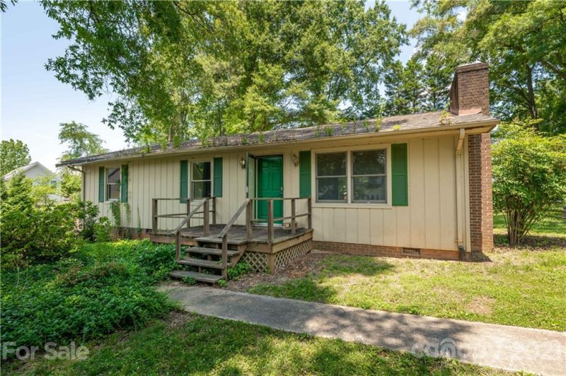 Property image 2 at 515 Spring Street, Davidson, NC 28036