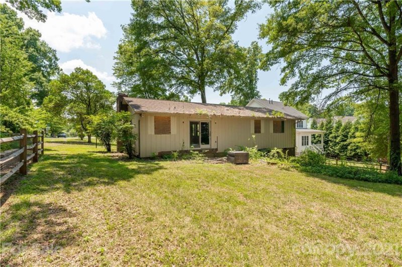 Property image 4 at 515 Spring Street, Davidson, NC 28036