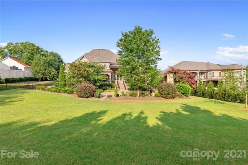 Property image 5 at 4040 Blossom Hill Drive, Matthews, NC 28104