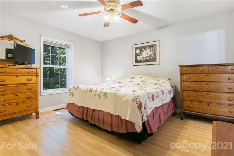 Property image 4 at 27 Talmadge Court, Asheville, NC 28806