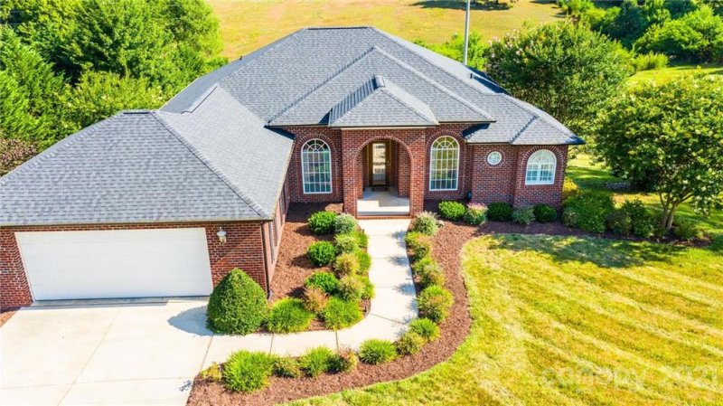 Property image 2 at 2318 Carriage Lane, Lincolnton, NC 28092