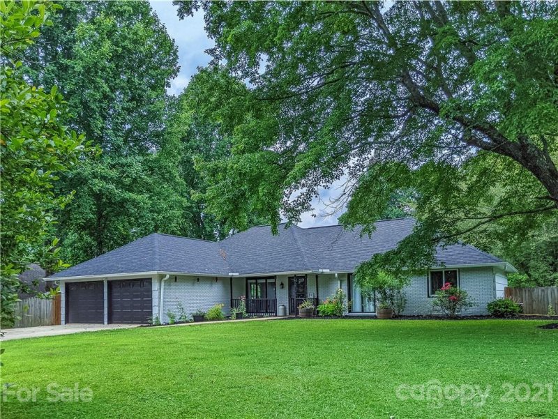 270 Country Club Circle