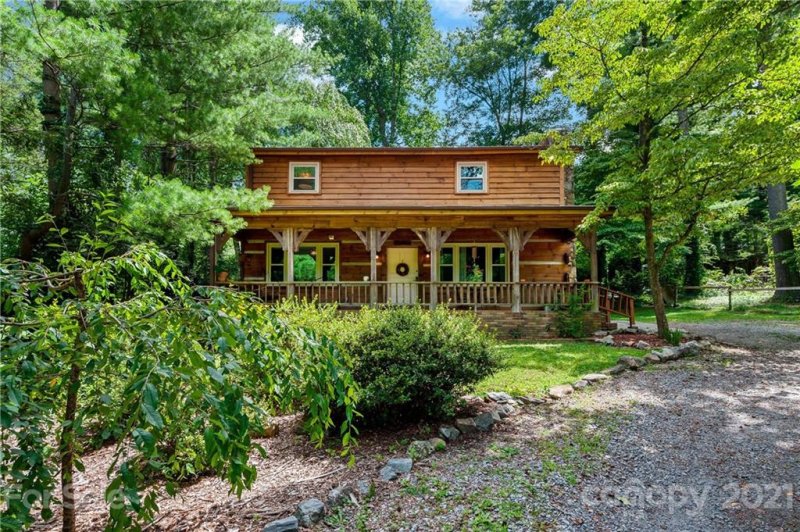 Property image 2 at 435 N Harper Drive, Hendersonville, NC 28791