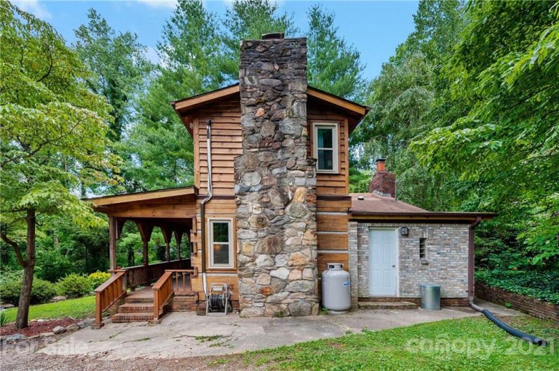 Property image 5 at 435 N Harper Drive, Hendersonville, NC 28791