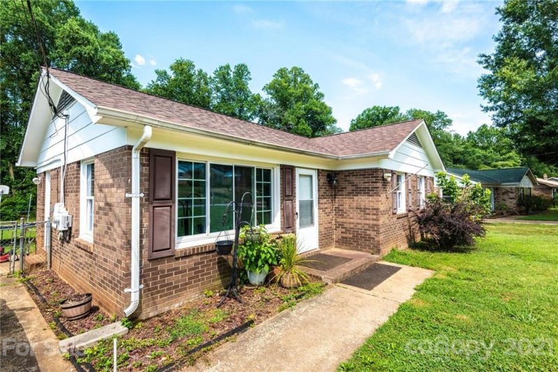 Property image 2 at 1105 13th Street, Conover, NC 28613