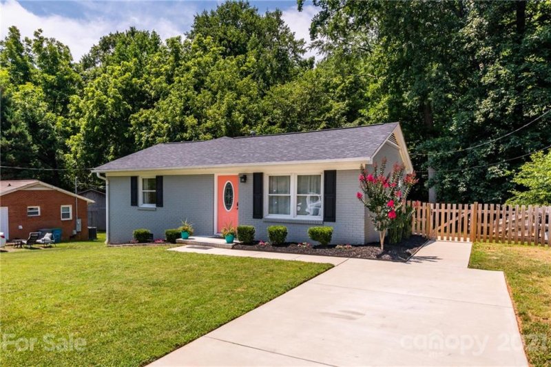 Property image 2 at 211 Point Circle, Belmont, NC 28012