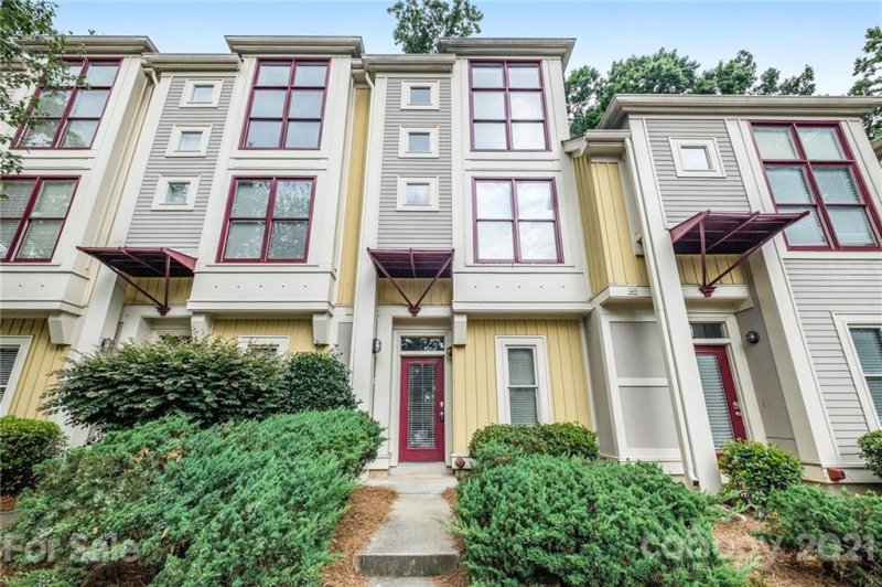 Property image 2 at 1051 Park West Drive, Charlotte, NC 28209