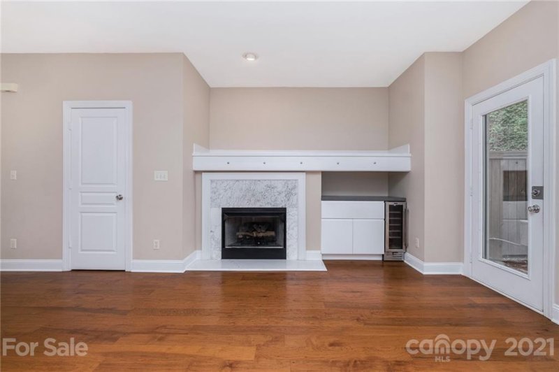 Property image 4 at 1051 Park West Drive, Charlotte, NC 28209