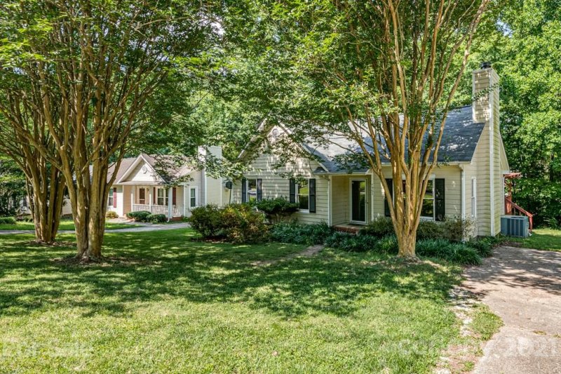 Property image 4 at 7951 Tiburon Circle, Charlotte, NC 28215