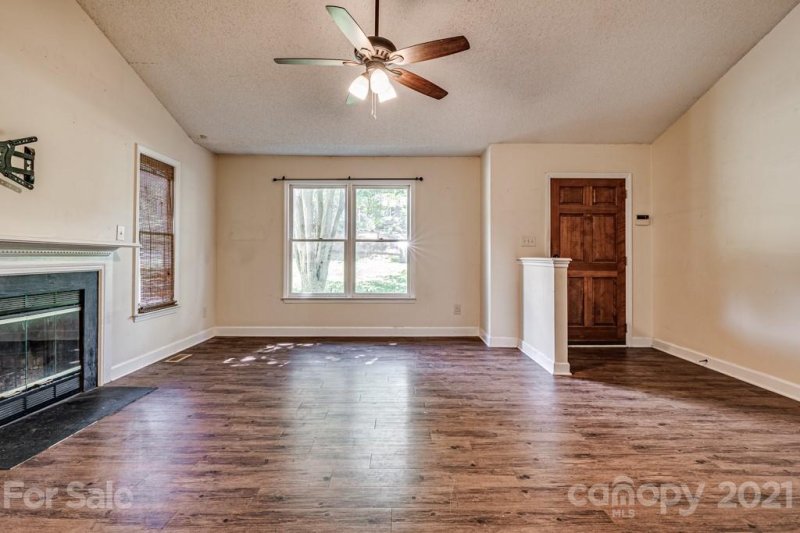 Property image 5 at 7951 Tiburon Circle, Charlotte, NC 28215