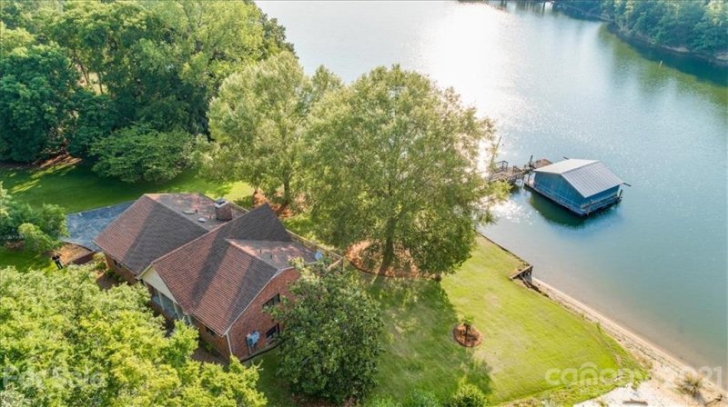 4223 Acacia Road