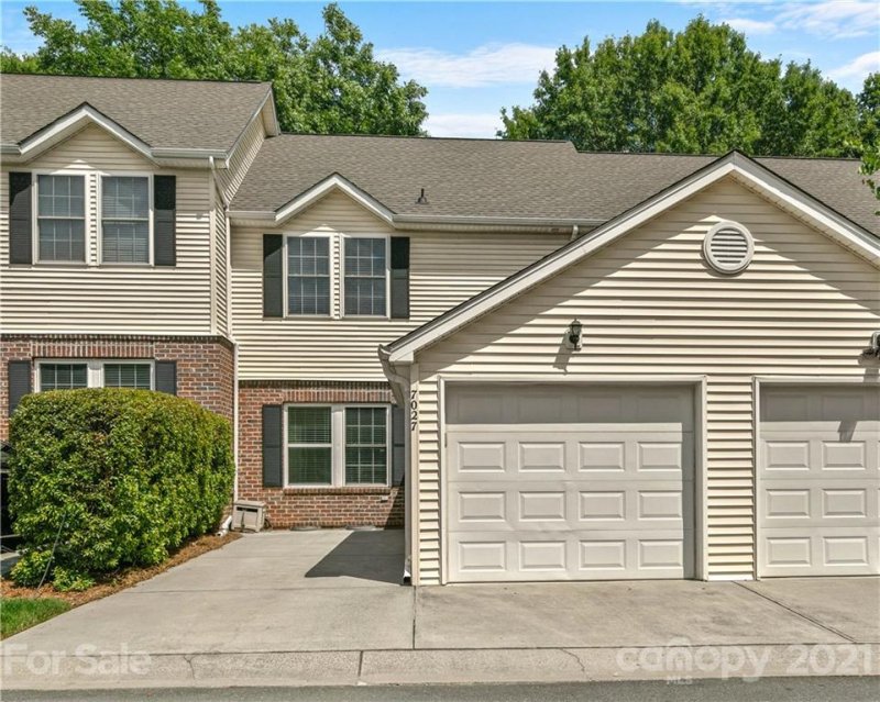 7027 Walnut Ridge Court