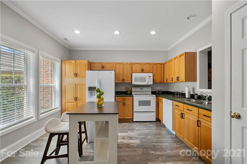 Property image 3 at 7027 Walnut Ridge Court, Charlotte, NC 28217