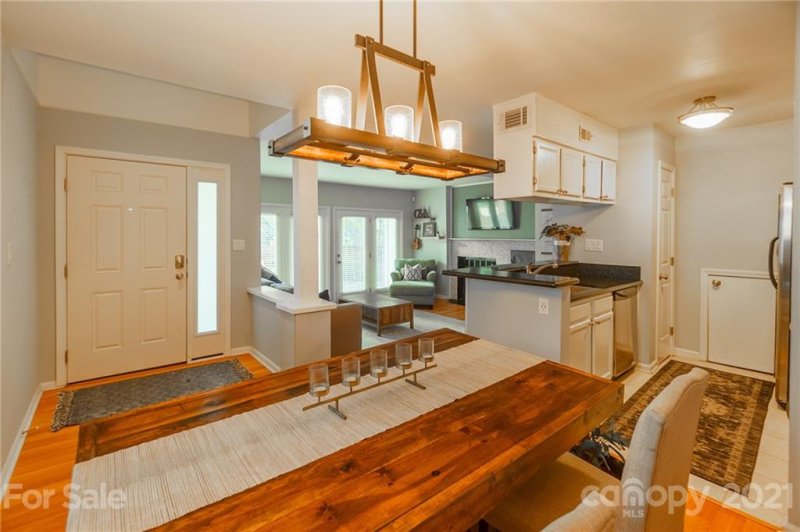 Property image 2 at 423 W 8th Street, Charlotte, NC 28202