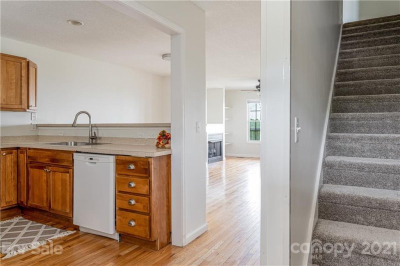 Property image 4 at 71 Rotunda Circle, Asheville, NC 28806