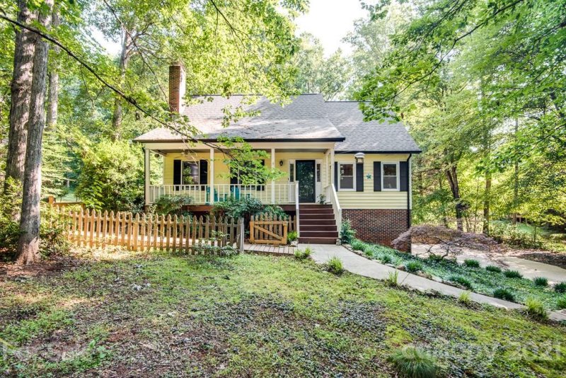 Property image 2 at 3986 Mattingly Drive, Hickory, NC 28602