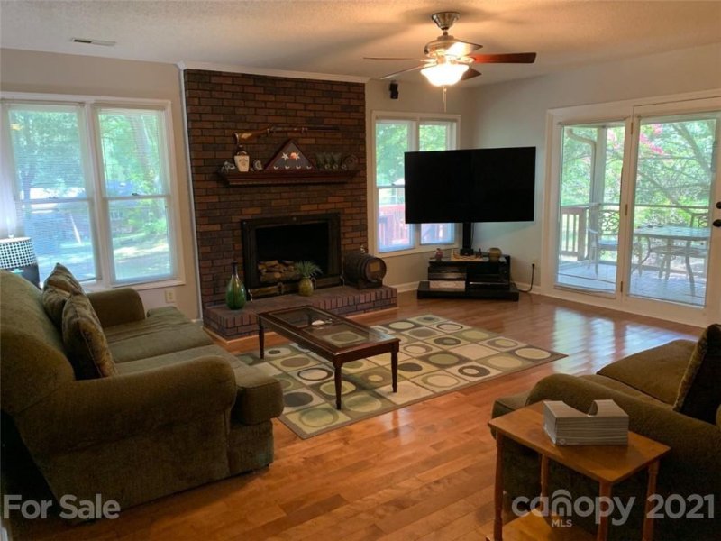 Property image 3 at 4315 Creemore Drive, Charlotte, NC 28213