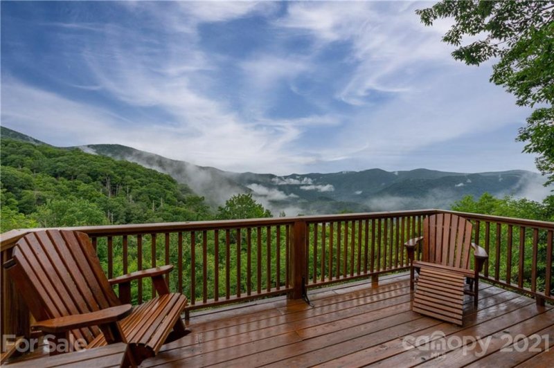 332 Falcon Crest Loop