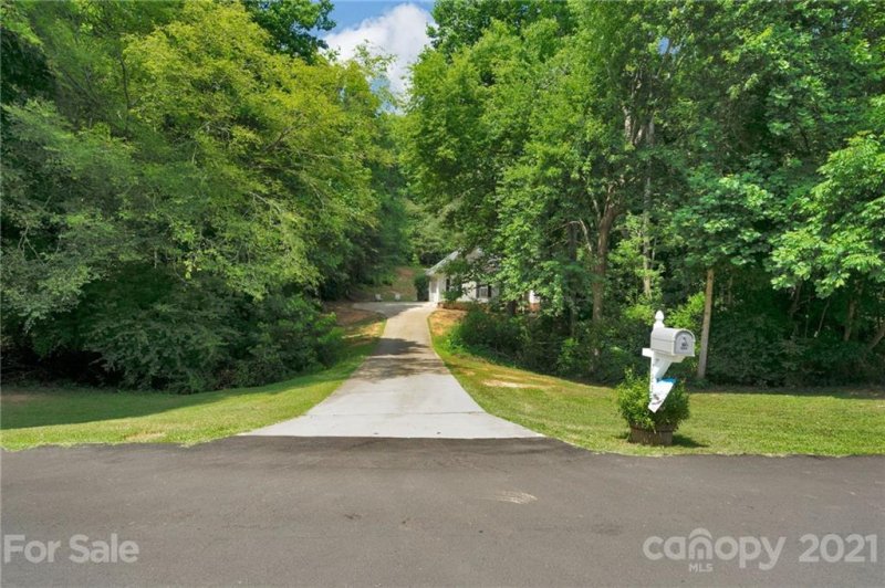 Property image 2 at 723 Cove Road, Gastonia, NC 28052