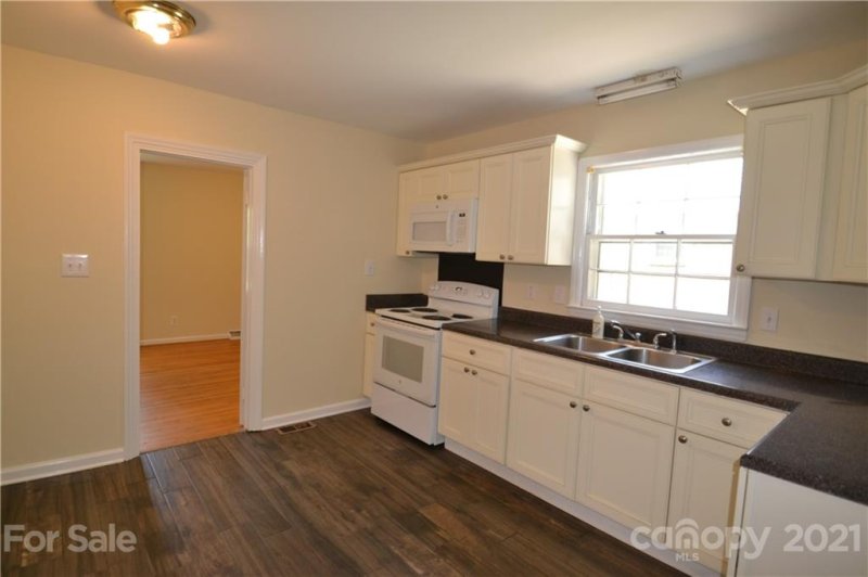 Property image 4 at 6915 Idlewild Road, Charlotte, NC 28212