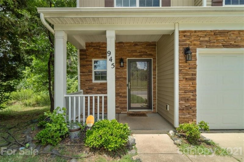Property image 3 at 945 Rook Road, Charlotte, NC 28216
