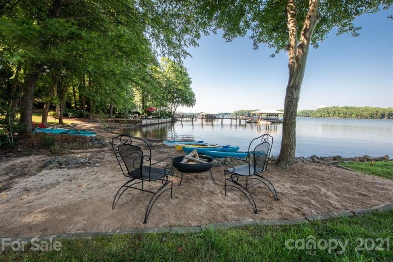 Property image 3 at 2757 Camden Pointe Drive, Sherrills Ford, NC 28673