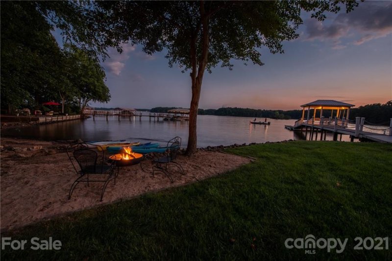 Property image 4 at 2757 Camden Pointe Drive, Sherrills Ford, NC 28673