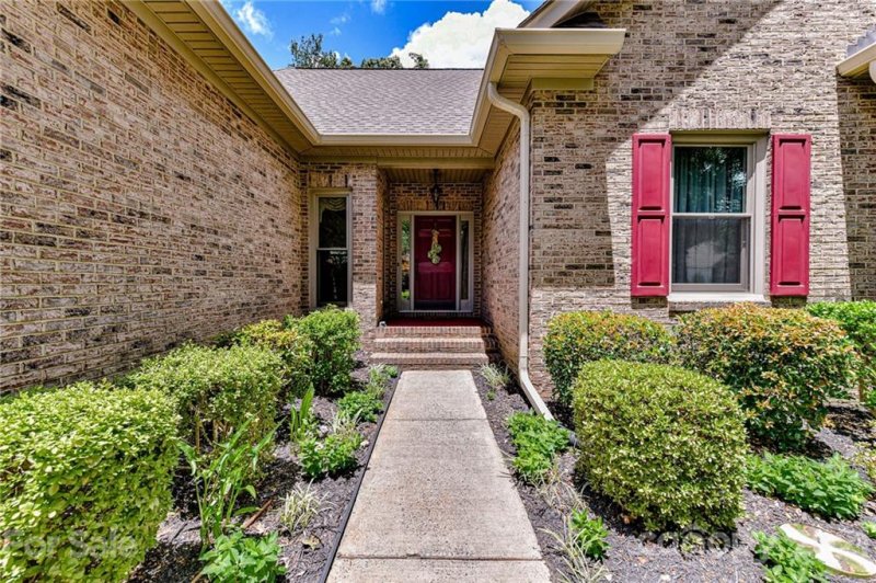 Property image 3 at 8119 Stevens Mill Road, Matthews, NC 28104