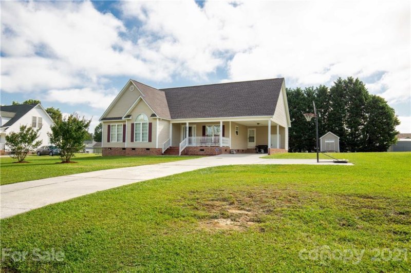 Property image 2 at 6016 Sawgrass Lane, Lancaster, SC 29720