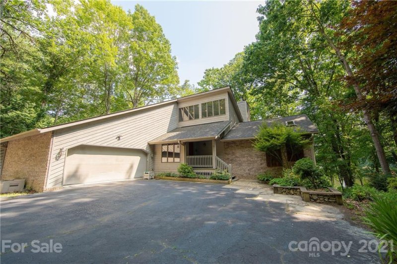 Property image 4 at 13 Windjammer Way, Hendersonville, NC 28792