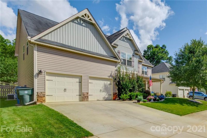 Property image 2 at 147 Cole Drive, Mooresville, NC 28115