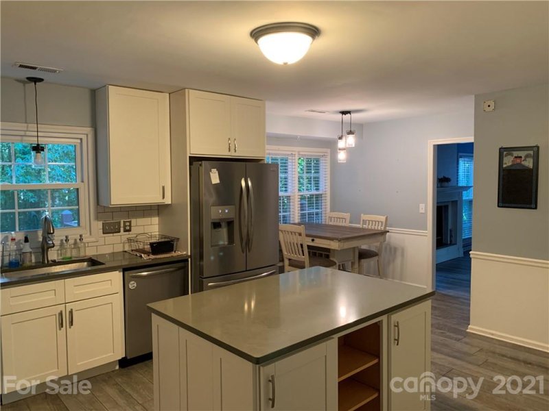 Property image 2 at 9800 Fairlea Drive, Charlotte, NC 28269