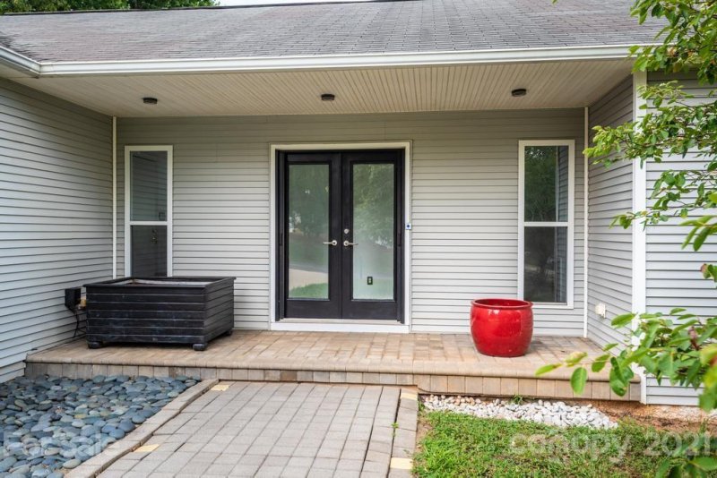 Property image 2 at 2028 Redberry Lane, Conover, NC 28613