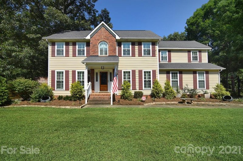 1018 Hawthorne Drive