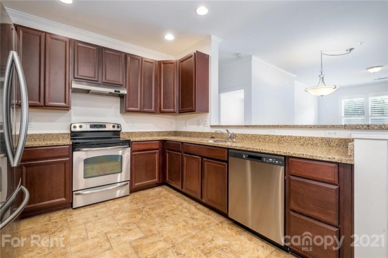 1000 E Woodlawn Road