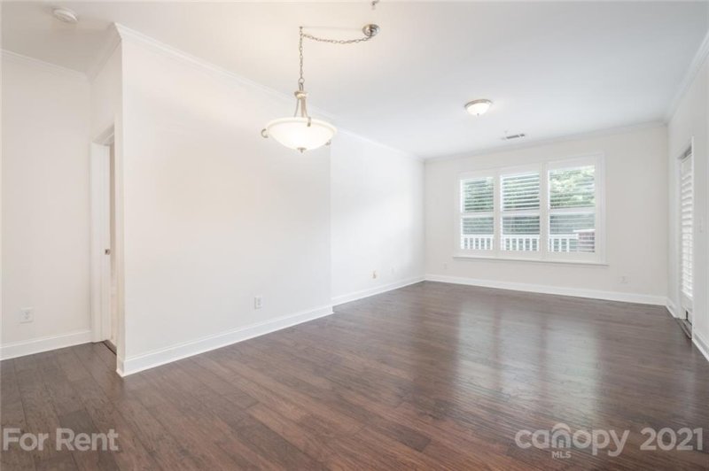 Property image 3 at 1000 E Woodlawn Road, Charlotte, NC 28209