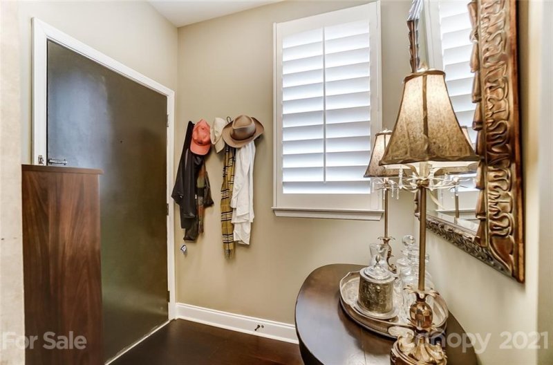 Property image 5 at 554 Oakland Avenue, Charlotte, NC 28204